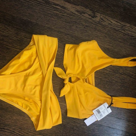 Robin Piccone Ava Twist Bottom (Size S in Marigold) - Picture 6 of 8